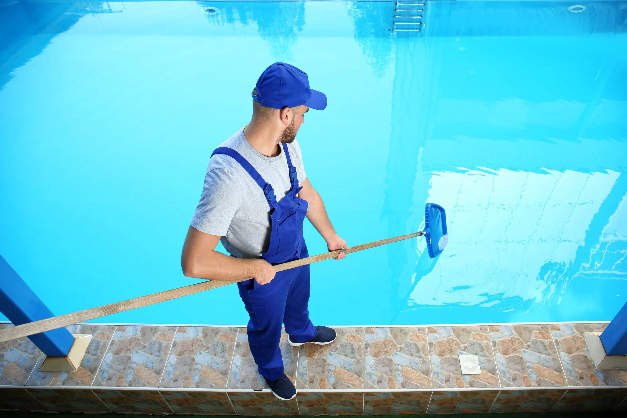 Liceria & Co. -Liceria & Co. pool cleaning scaled 2